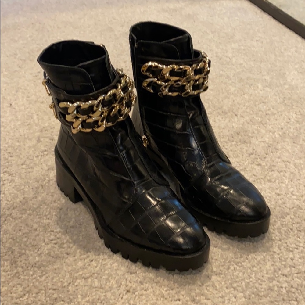 Karl Lagerfeld Paris back bootie gold chain NWOT 6